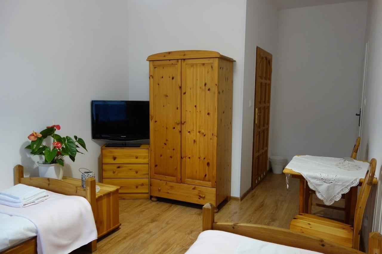 Dworek Pod Swierkami Jelenia Góra Exterior foto